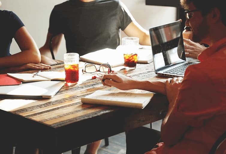 Họp ứng phó với áp thấp nhiệt đới suy yếu từ bão số 2